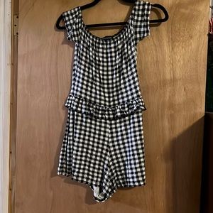 Pretty little thing size 4 on or off the shoulder black & white checkered romper